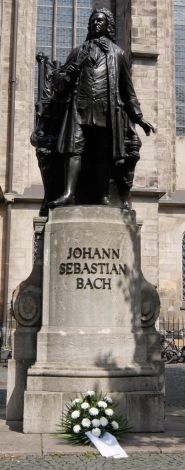 Statue af Bach foran Thomaskirche